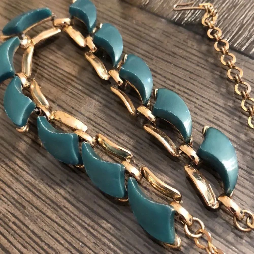 Vintage Mid Century Green Thermoset Plastic Necklace - Picture 8 of 16